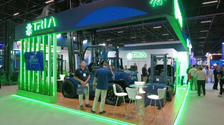 Estande da TRIA Empilhadeiras em feira do setor